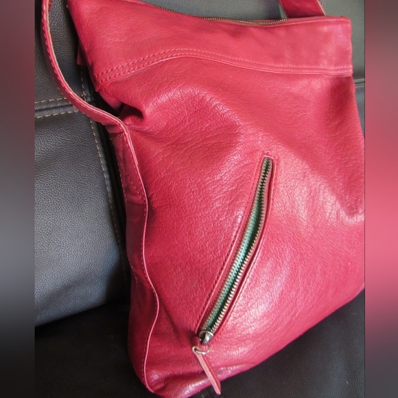 Sticks and Stones City Bag Red Leather fold down Crossbody Flap Purse - Picture 5 of 12